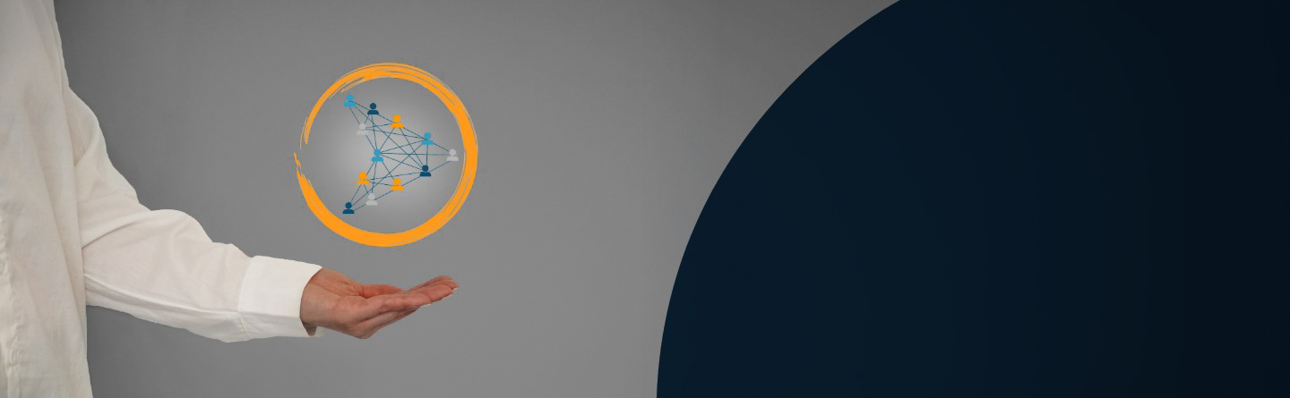 Hand über welcher ein visuell bearbeitetes EUTB Logo schwebt 